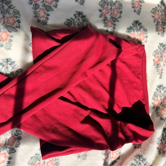 Red short cropped Long Sleeve Top - Picture 3 of 4